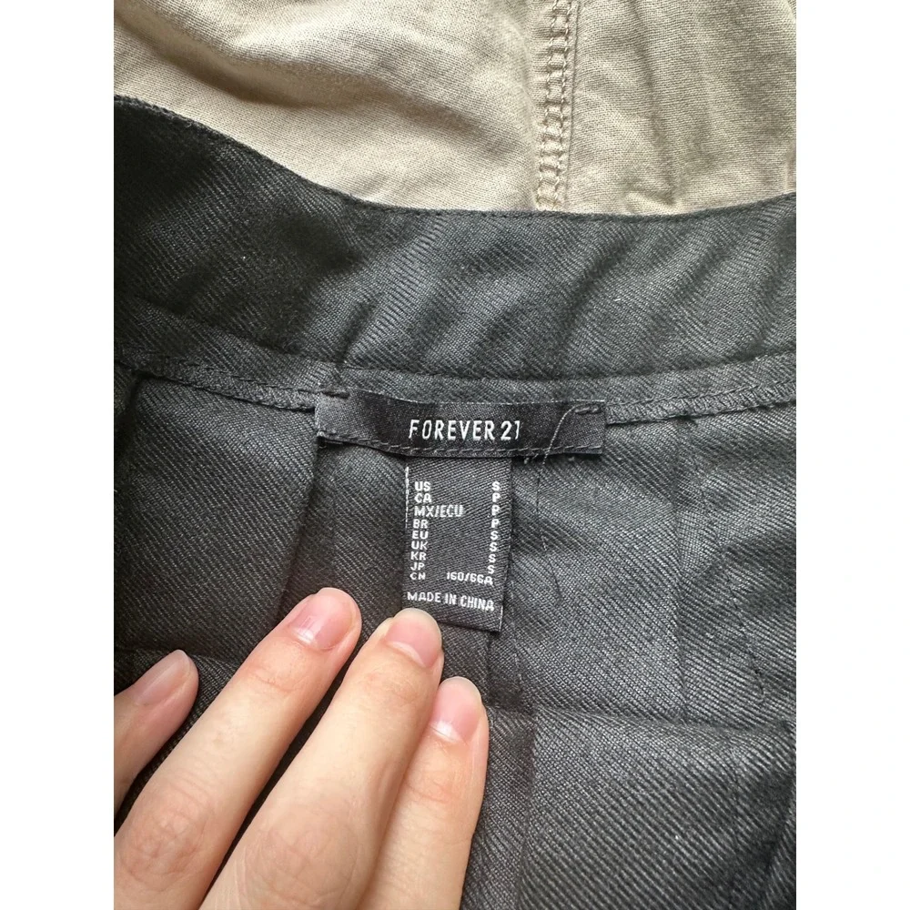 Forever 21 Black Pleated Mini Skirt Side Zip Preppy School Girl‎ Size Small Edgy